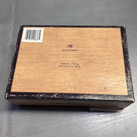 2 Vintage Cigar Boxes‎ Garcia y Vega English Coronas (in tubes) Rectangle - Picture 5 of 16